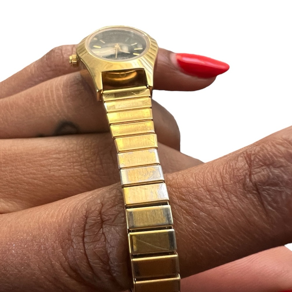 Vtg. Armitron Watch Gold Tone Black Oval Dial Stretchy Band🦎🌵 - Picture 2 of 12